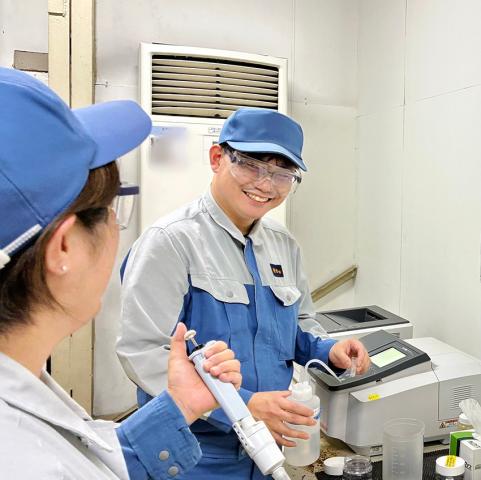 研究補助・品質検査／契約社員／◎20〜30代男女活躍中 ◎土日祝休みの日勤業務 ◎年間休日122日！研究補助・品質検査