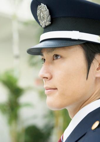 福祉施設での警備／1日2名体制／残業なし／希望休取得可／挨拶がしっかりできれば応募資格OKです福祉施設での施設警備