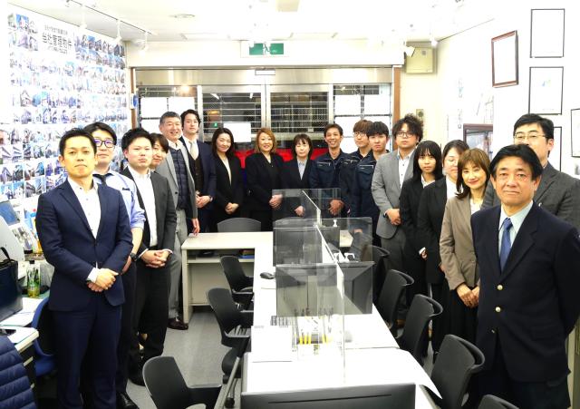 職場は京王線「仙川駅」からスグ！
公共交通機関の利用がとっても便利ですよ。