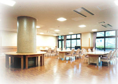 「先に働く施設を見学してみたい!」「もっと詳しい仕事内容を知りたい!」そんな方も大歓迎!!
遠慮なくお電話下さい。丁寧に対応させて頂きます。