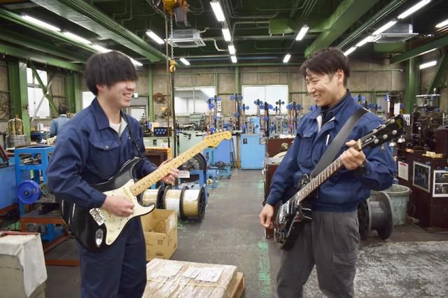 YAMAHA、Fender、Martin、Taylor社などで純正部品として使われています。