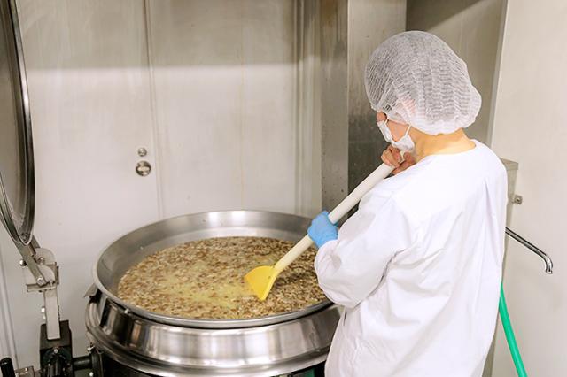 和泉市光明台／【（給食）調理補助】週4日〜◆車通勤可◆職場見学可◆食事で成長を支えよう！（給食）調理補助