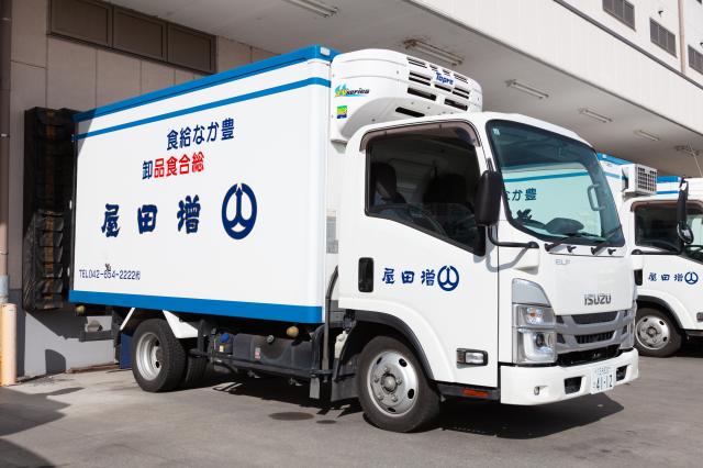 ＼先輩スタッフに聞きました／
年齢も社歴もバラバラな4名が語る、うちの職場の「ここがイイ！」