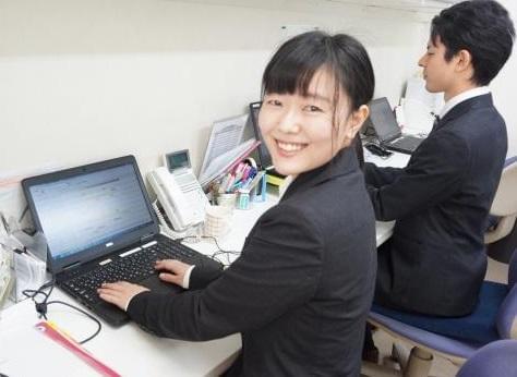 英語力を活かして幅広い業務にチャレンジ可能!
自分を成長させたい方は、ぜひご応募ください。