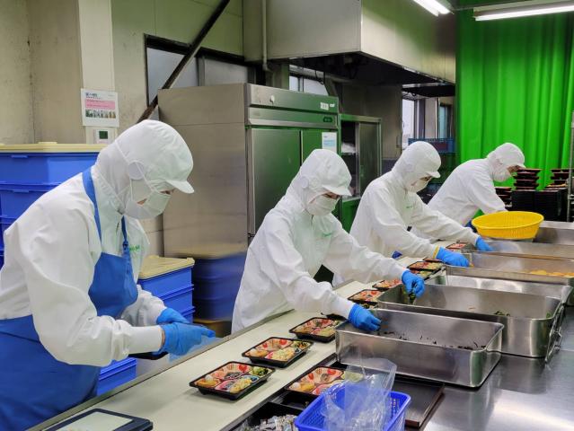【弁当工場　早朝パート社員】週４日、早朝作業、その後の時間を有効活用！給食調理補助
