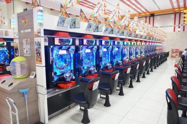 店内は広々と快適な空間!全店禁煙も定着し、さらに働きやすく変わりました♪