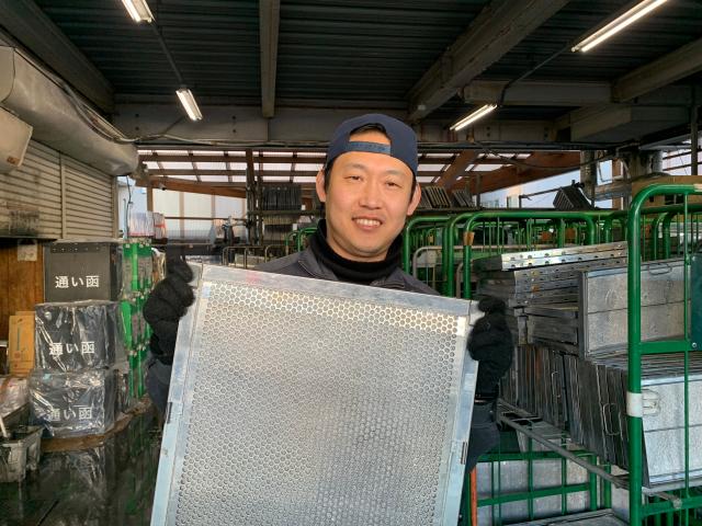 会社員じゃなくても、安定は実現できる。毎月決まったコース有／定期交換／経験不問／受注増に伴う増員！［1］厨房換気扇フィルターの配送・交換【委託】
［2］厨房換気扇フィルターの洗浄【正】