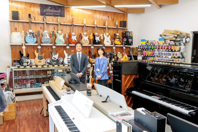 【楽器店での受付・販売補助スタッフ】未経験OK！週2日〜、1日3h〜応相談！私服勤務可！受付・販売補助スタッフ