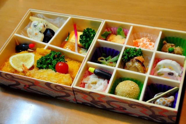 <正社員登用あり> ◆京都大丸お弁当販売 ◆長期勤務 ◆40代〜50代女性活躍中<正社員登用あり>京都大丸での老舗料亭のお惣菜販売<40代〜50代女性活躍、長期勤務、時給1,300円>