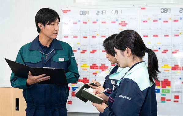 オフはみんなで和やかに、ひとたび作業に入ればみんな真剣モード。
メリハリのある働きやすい環境です。
