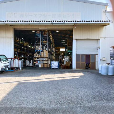 工場・倉庫内での出荷業務　年齢問わずできるコツコツ作業　土日祝休み　50代〜シニア世代活躍中工場内の倉庫内作業スタッフ