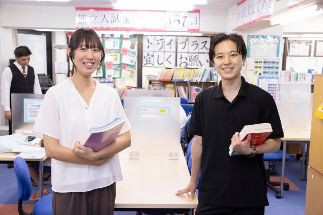 生徒の変化を近くで見守れることが一番のやりがい。「わかった！」の笑顔に出会うたび元気をもらえます。