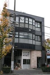 バイク、自転車通勤可。車要相談。
最寄駅からは徒歩又はバスでのアクセス可能！