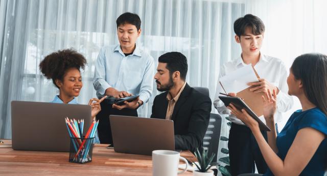 現在約80名の日本語教育支援スタッフが活躍中。
共に子どもたちの学びを支えていきましょう！