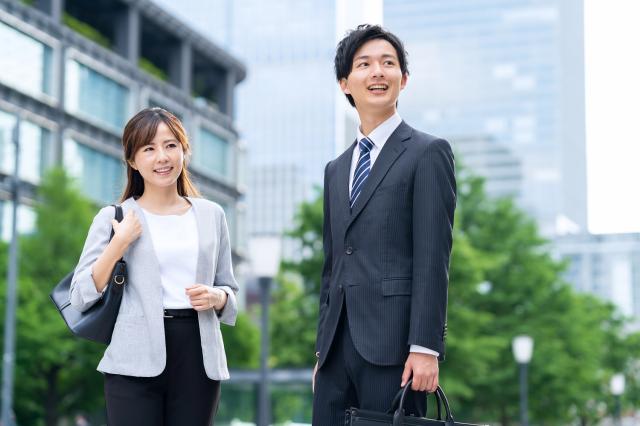 制御機器事業(48%),ヘルスケア事業(18%)