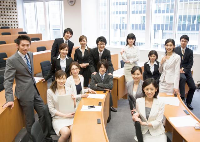 試験監督募集！勤務は2月2日〜3月10日の間で3日〜20日程。研修有・未経験OK。高時給1,800円中学校で実施するテストの試験監督・運営