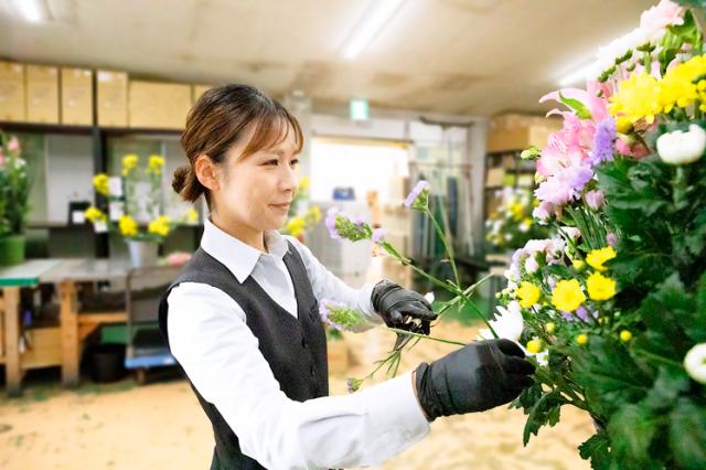 私たちと温かな生花祭壇をつくりあげましょう。JR「安芸矢口」駅徒歩10分/交通費規定支給/車通勤可