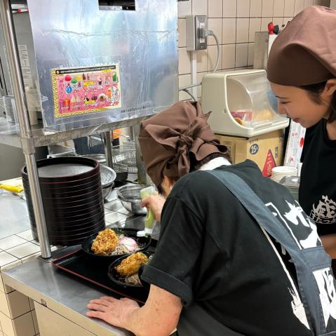 金曜・土曜・日曜・祝日のお仕事。
未経験OKのフード系ワークです！