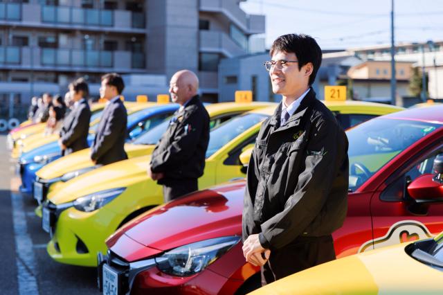 さあ、ここからあなたの運転が始まります。
インストラクターが笑顔でお迎えし、安心の第一歩をしっかりサポートします。