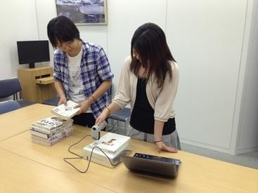 ≪2026年5月12日〜2026年8月30日≫簡単・シンプル作業！土日祝休み！快適にお仕事♪図書館内の貸出本へのシール貼り・登録作業（軽作業）