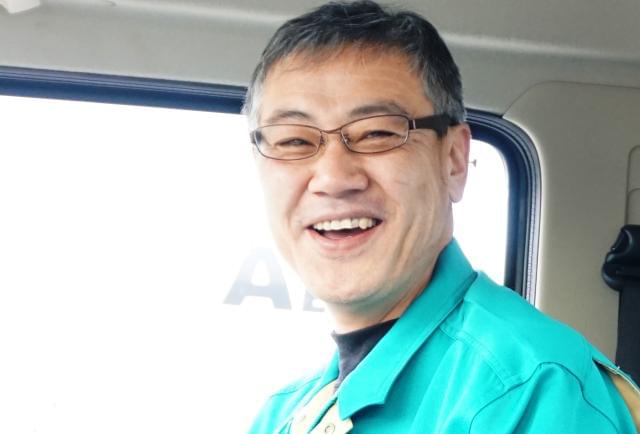 こんにちは、私 ここに世話になって16年、ドライバーやってます。私の人生の3分の1が、このアオキ商事となってしまいました。年齢がバレてしまいますね(笑) 。3度の転職の中で居心地一番だと感じています。私がいうのも変ですがこの会社はおすすめです。