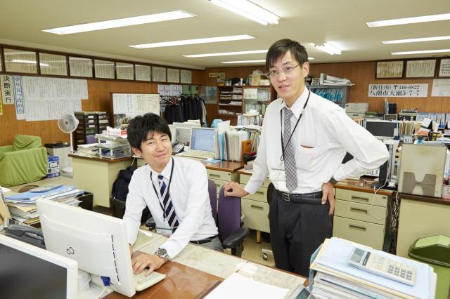 本社の社員は30名前後。わきあいあいとした雰囲気です。