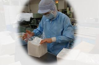 商品によって二人一組の作業もあります!