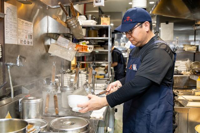 【働きやすさには自信あり！】幅広い世代が活躍中！シフトはご相談に応じます。キッチンスタッフ