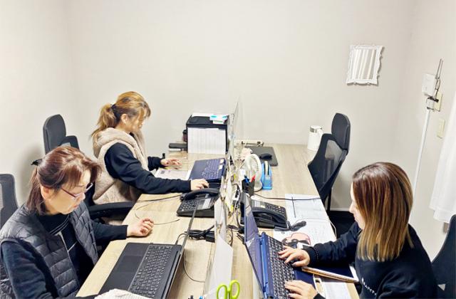 【自動車部品販売会社での一般事務】16時退社で時間にゆとり♪お子様の休みの際は在宅勤務もOK！自動車部品販売会社での事務スタッフ