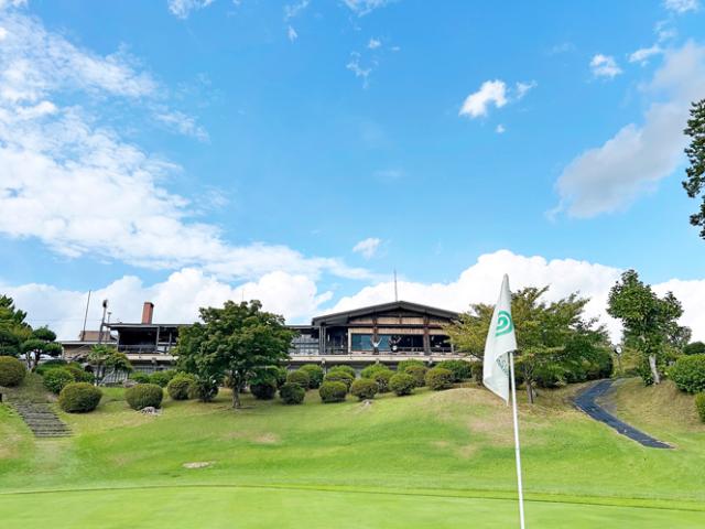 【調理補助・洗い場】【ホール】仕事終わりに「無料でゴルフ」なんてことも可能♪未経験でもOKです！！［1］調理補助・洗い場
［2］ホールスタッフ