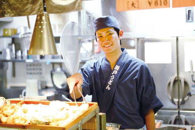 バイト・パートデビューも応援！
人気のうどん屋さんで働こう！
主婦（夫）・学生・フリーターなど、幅広く活躍中！