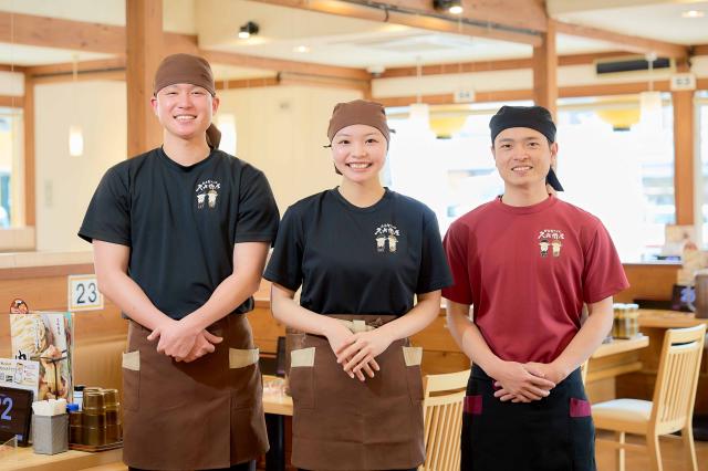 学生・主婦（夫）、フリーター活躍中　1日2h〜・週2日〜OK　食事割引制度や前払い制度等メリット充実うどん屋のホール・キッチン