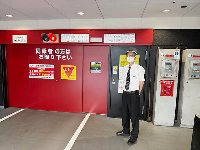 「西院」駅徒歩1分の「リノホテル京都」に併設している立体駐車場が勤務地。駅から近いので通いやすいですよ。