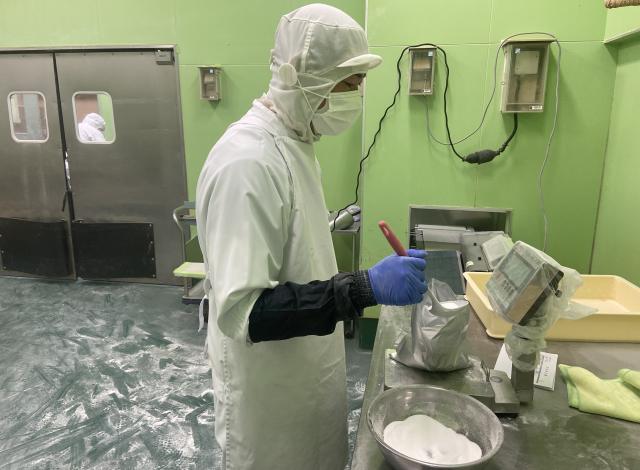 男性スタッフも活躍しています！
作業内容によっては時給アップ！
職場見学も可能なので、お気軽にご相談ください。