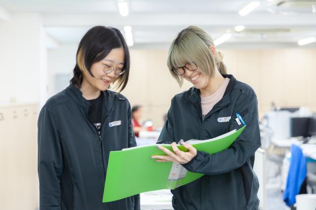 営業11名・営業アシスタント1名・営業事務1名。営業部には総勢13名が在籍しています。