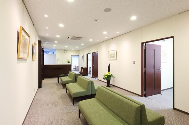 勤務先は「烏丸」「四条」駅からスグ!
オフィス街にある落ち着いた雰囲気のクリニックです。