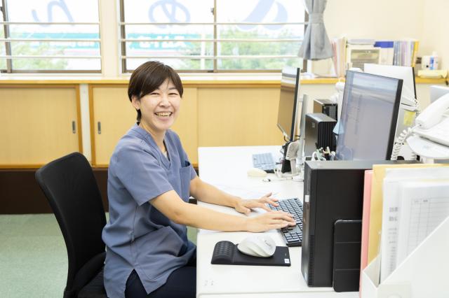 ＜介護事務＞経験・年齢・学歴不問／土日祝休み／週3日〜4日／女性活躍中／正社員登用実績あり／車通勤可介護・一般事務