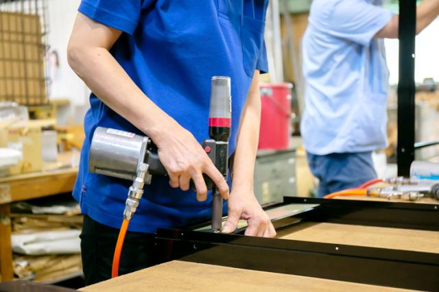 勤務は1日5時間！土・日・祝休み！未経験者歓迎のカンタンなお仕事！年2回の寸志などのウレシイ待遇も♪工業内軽作業