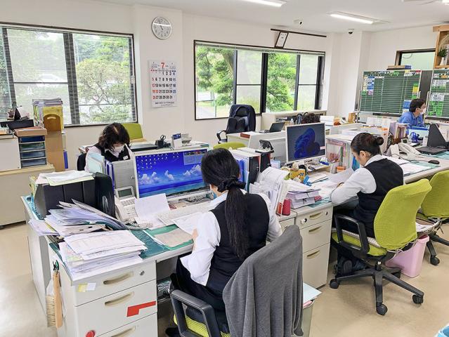 17:30終業で、残業はほぼなし。
もし残業が発生した場合は、しっかり手当を支給します。
