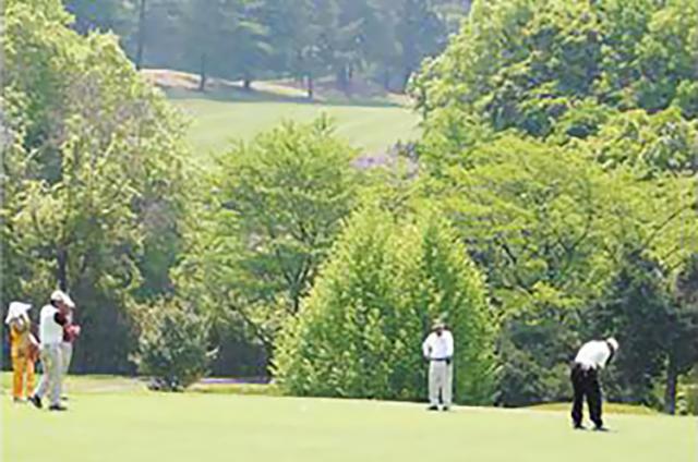 開業58年の歴史あるゴルフ場。緑に囲まれた美しい環境の中で気持ちよく働けます♪