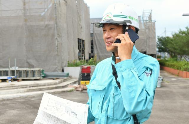 先輩との距離が近く気軽に相談しやすい環境は、少数精鋭ならでは。
新人さんのサポート体制も万全です。