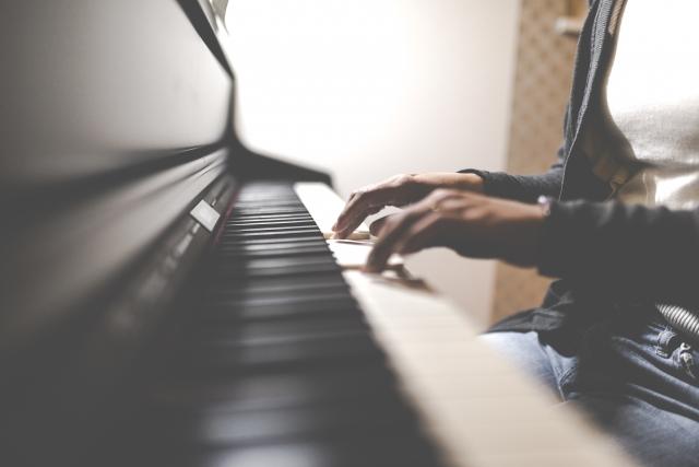 現在、40代〜70代のスタッフが活躍しています。
故人を偲んだ演奏を心掛けていきましょう。