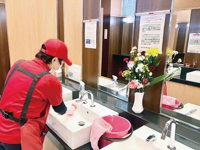 ＼SA・PA内の清掃スタッフ／未経験OK！定年70歳！女性活躍中！週2〜3日◎高速道路のサービスエリア・パーキングエリアの清掃スタッフ