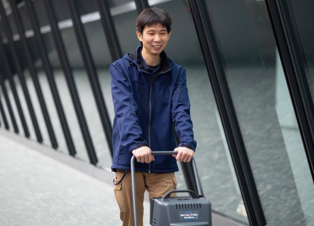 毎回違う現場だからこそ、成長と達成感を実感できる仕事です。
30代　定期清掃