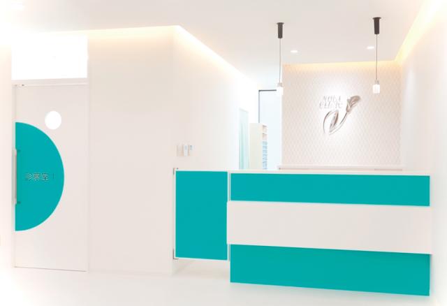 ≪JR高槻駅直結≫【受付・医療事務】美容に携われるお仕事です。院長をはじめ女性スタッフが笑顔で活躍中受付・医療事務