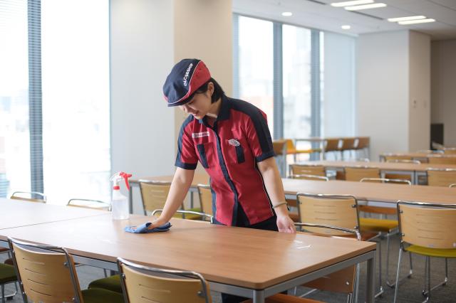 【学校清掃パート】土日祝休み♪未経験者歓迎！緑に囲まれた環境でのお仕事！学校でのクリーンクルースタッフ