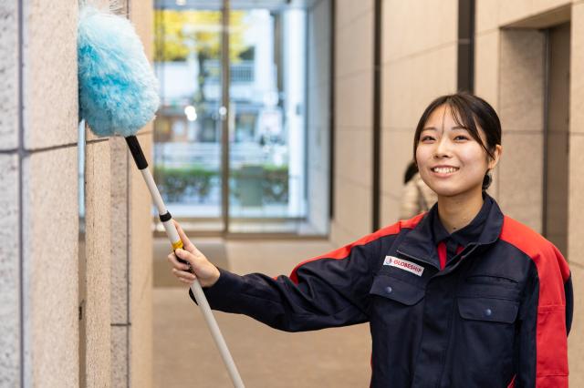 きれいな複合施設の清掃業務
難しい作業はありません！
◎国籍問わず様々な方が活躍中！