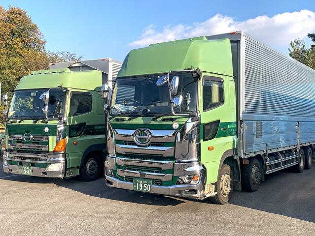 定着率◎！久々の募集です。大型ドライバーは月給31万円〜。トレーラー担当は月給35万円〜。待遇充実。［1］大型ドライバー
［2］トレーラードライバー