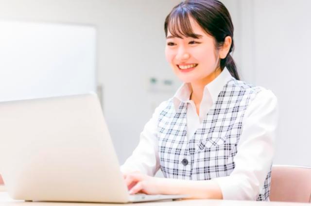 駅チカ徒歩5分／平日のみ・土日のみ可／扶養内／Wワーク可／1日4h〜、週20時間未満の勤務／診療部門の受付・事務スタッフ