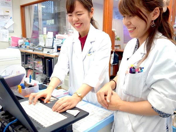 女性スタッフ活躍中!地域の皆さまからの信頼厚い
調剤薬局の一員として頑張ってみませんか♪